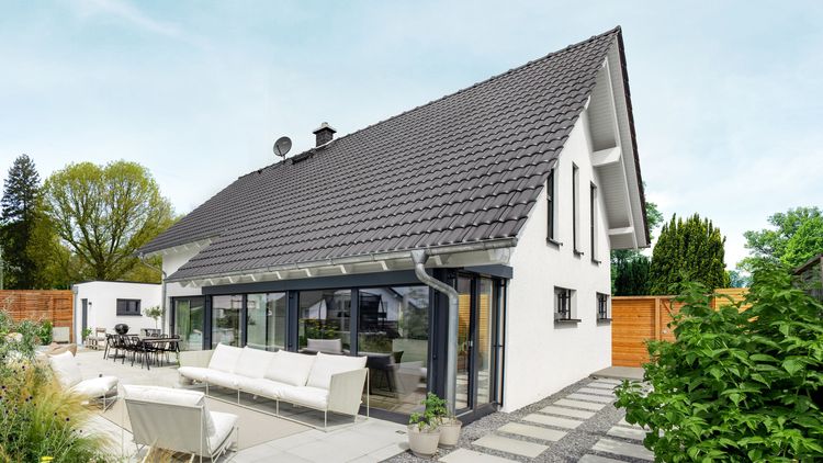 Adeno_Fertighaus_Familie_Satteldachhaus_Wintergarten_Haus_Neubau_Family_Zuhause_garten_alternative_2.jpg