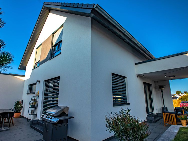 Familientraum mit überdachter Terrasse