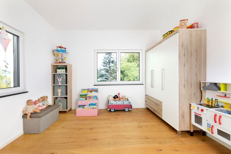 Moderne-Stadtvilla-mit-Walmdach-kinderzimmer.jpg