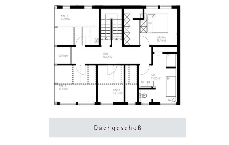 Der Grundriss des OGs des Holzhauses im Landhausstil mit durchgängiger Holzfassade und großer Glasfront