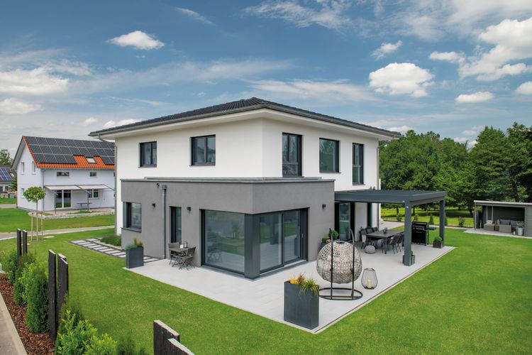 Moderne Stadtvilla mit Garten und Terrasse