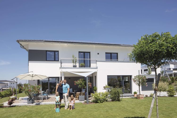 Modernes Familienhaus mit Garten und großer Terrasse