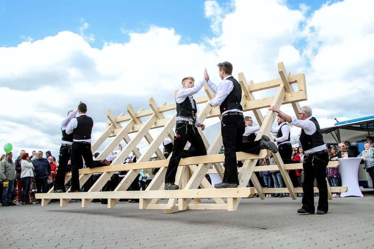 Zimmermannsklatsch am Tag des deutschen Fertigbaus 