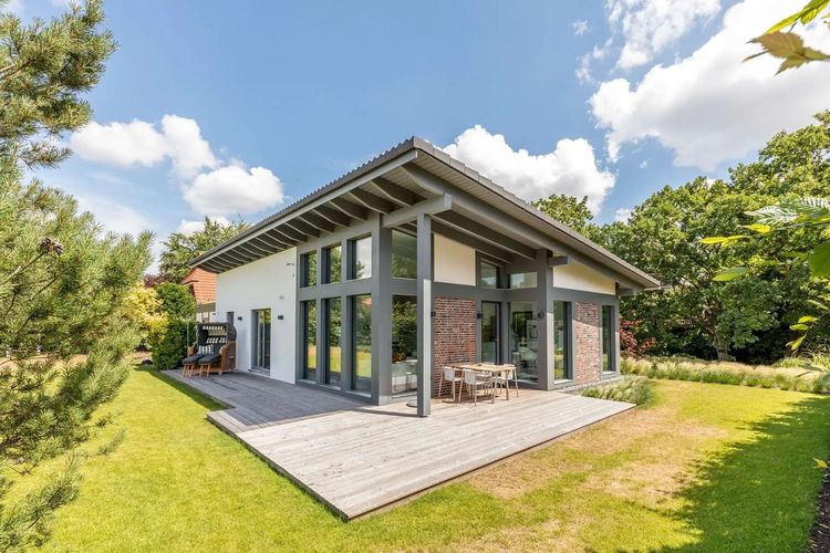 Moderner Bungalow mit Pultdach und Carport