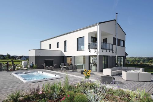 Frei geplantes Architektenhaus mit Pool