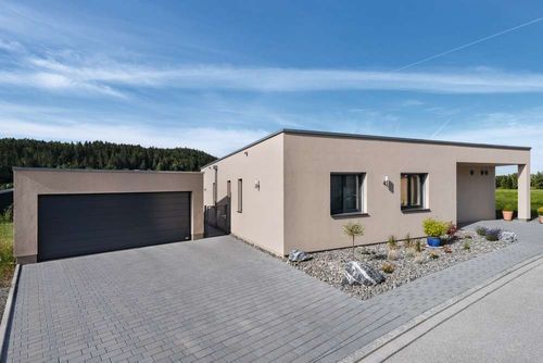 Bungalow mit Einliegerwohnung und Pool - Slideshow-Bild 2