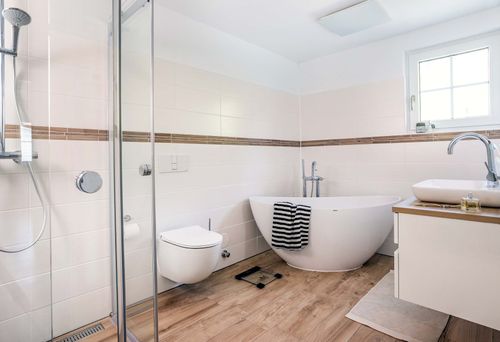 Großes-Badezimmer.jpg