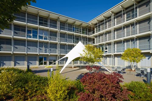 HUF Büropark Eingangsbereich Außen