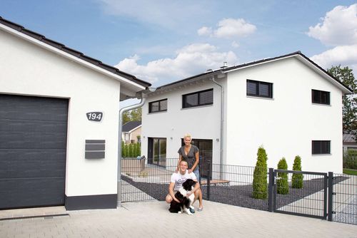 Modernes Einfamilienhaus mit integrierter Garage