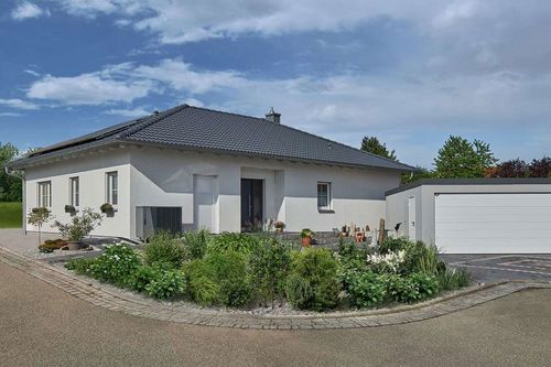 Moderner Bungalow mit Garage und Vorgarten