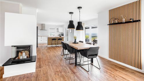 Karesa_Fertighaus_Familie_Satteldachhaus_Erker_Haus_NEubau_Family_Zuhause_innen_10.jpg