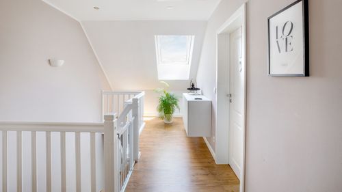 Karesa_Fertighaus_Familie_Satteldachhaus_Erker_Haus_NEubau_Family_Zuhause_innen_15_flur.jpg
