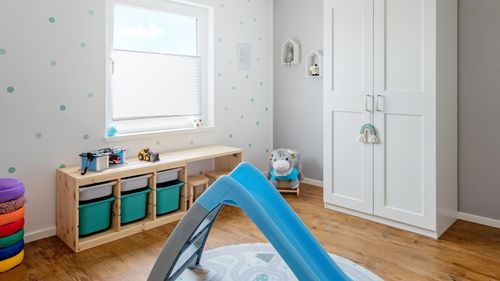 Karesa_Fertighaus_Familie_Satteldachhaus_Erker_Haus_NEubau_Family_Zuhause_innen_16_kinderzimmer.jpg