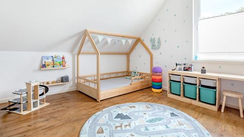 Karesa_Fertighaus_Familie_Satteldachhaus_Erker_Haus_NEubau_Family_Zuhause_innen_17_kinderzimmer.jpg