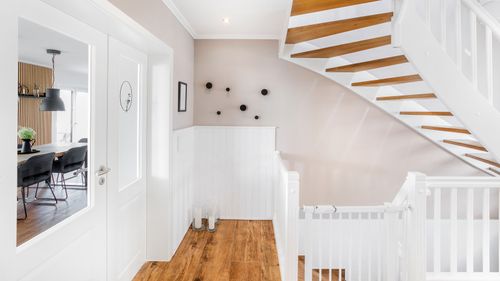 Karesa_Fertighaus_Familie_Satteldachhaus_Erker_Haus_NEubau_Family_Zuhause_innen_3.jpg