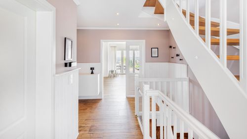 Karesa_Fertighaus_Familie_Satteldachhaus_Erker_Haus_NEubau_Family_Zuhause_innen_4.jpg