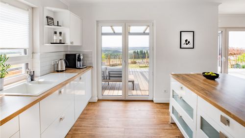 Karesa_Fertighaus_Familie_Satteldachhaus_Erker_Haus_NEubau_Family_Zuhause_innen_8.jpg