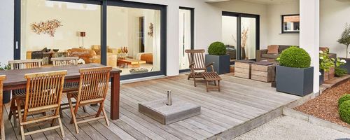 LUXHAUS - Bungalow Walmdach 167 mit großflächiger Terrasse