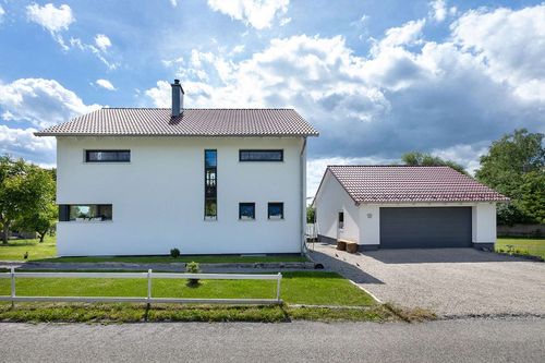 Einfamilienhaus mit Garage