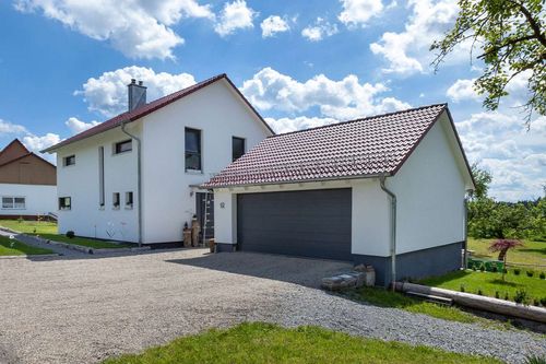 Einfamilienhaus mit asymmetrischem Querbau