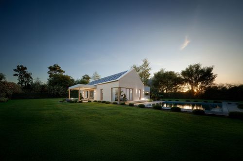 Moderner Bungalow mit Garten und Teich
